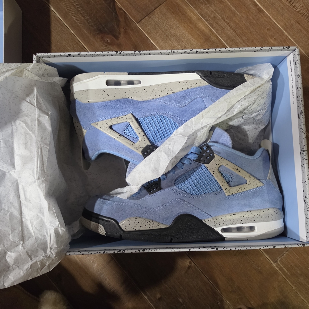 Air Jordan 4 Retro University Blue